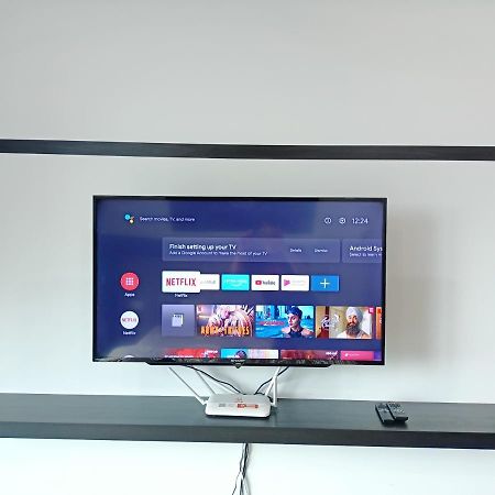 C1113 Almas Suites Galaxy Space Netflix By Stay نوساجايا المظهر الخارجي الصورة