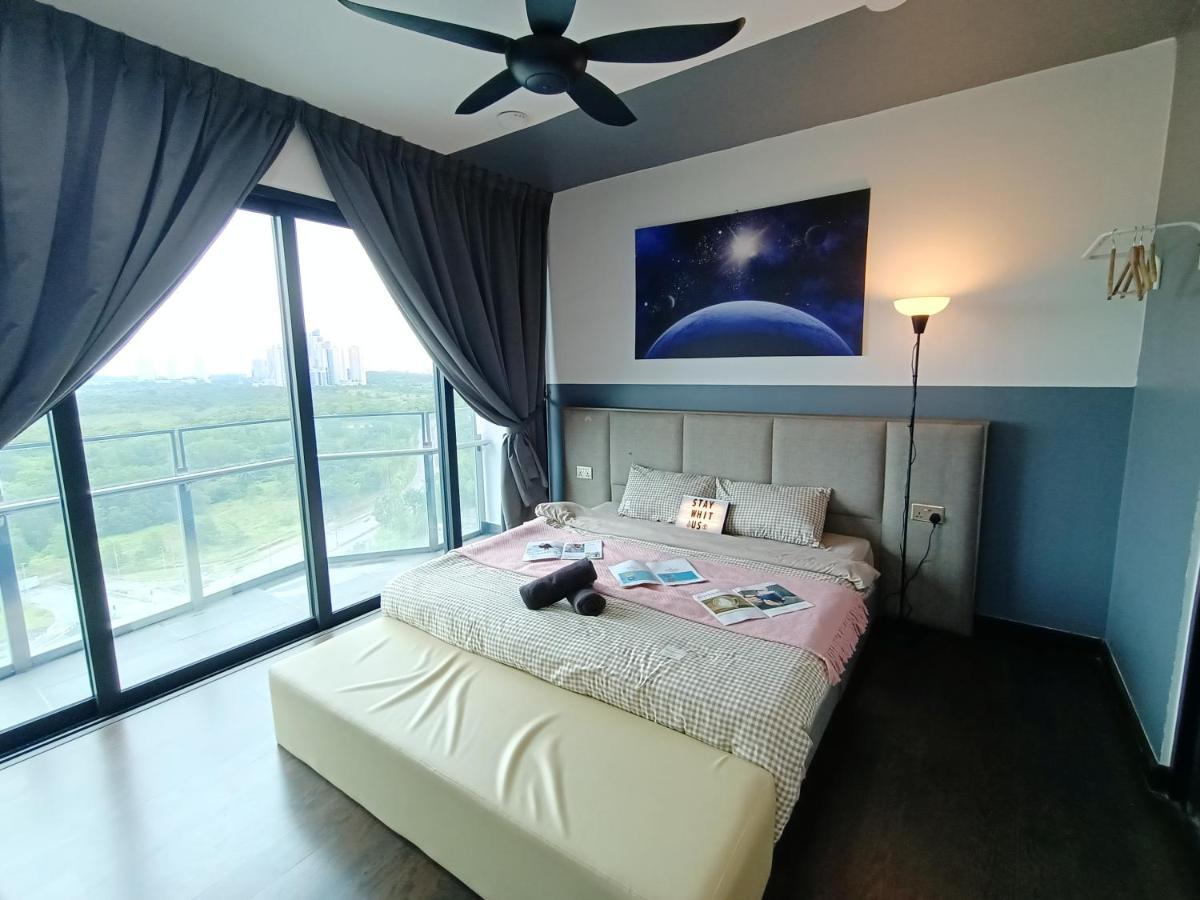 C1113 Almas Suites Galaxy Space Netflix By Stay نوساجايا المظهر الخارجي الصورة