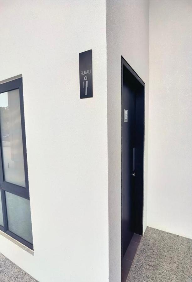 C1113 Almas Suites Galaxy Space Netflix By Stay نوساجايا المظهر الخارجي الصورة
