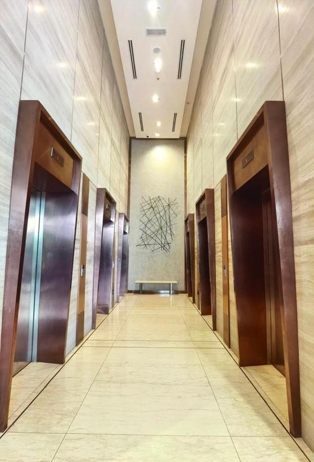 C1113 Almas Suites Galaxy Space Netflix By Stay نوساجايا المظهر الخارجي الصورة