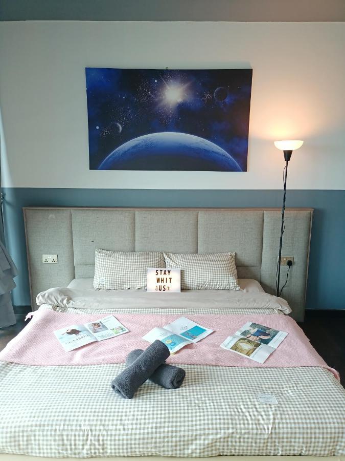 C1113 Almas Suites Galaxy Space Netflix By Stay نوساجايا المظهر الخارجي الصورة