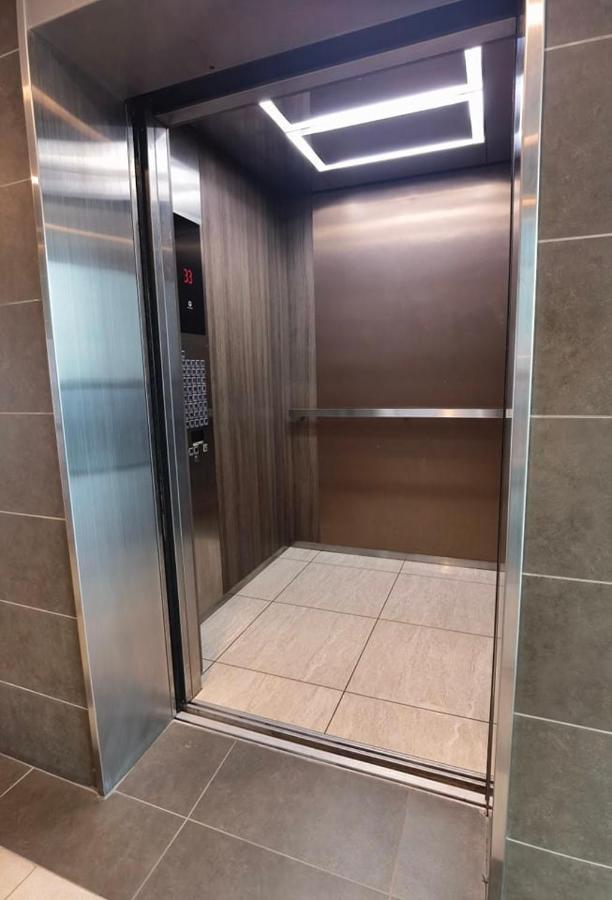 C1113 Almas Suites Galaxy Space Netflix By Stay نوساجايا المظهر الخارجي الصورة