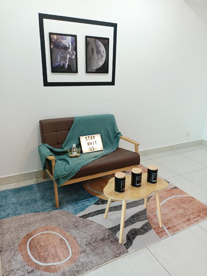 C1113 Almas Suites Galaxy Space Netflix By Stay نوساجايا المظهر الخارجي الصورة