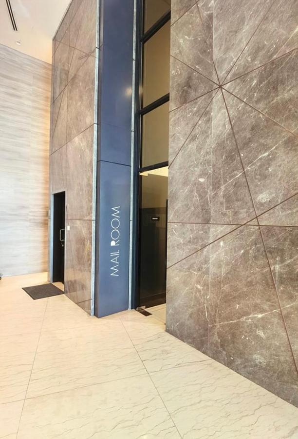 C1113 Almas Suites Galaxy Space Netflix By Stay نوساجايا المظهر الخارجي الصورة