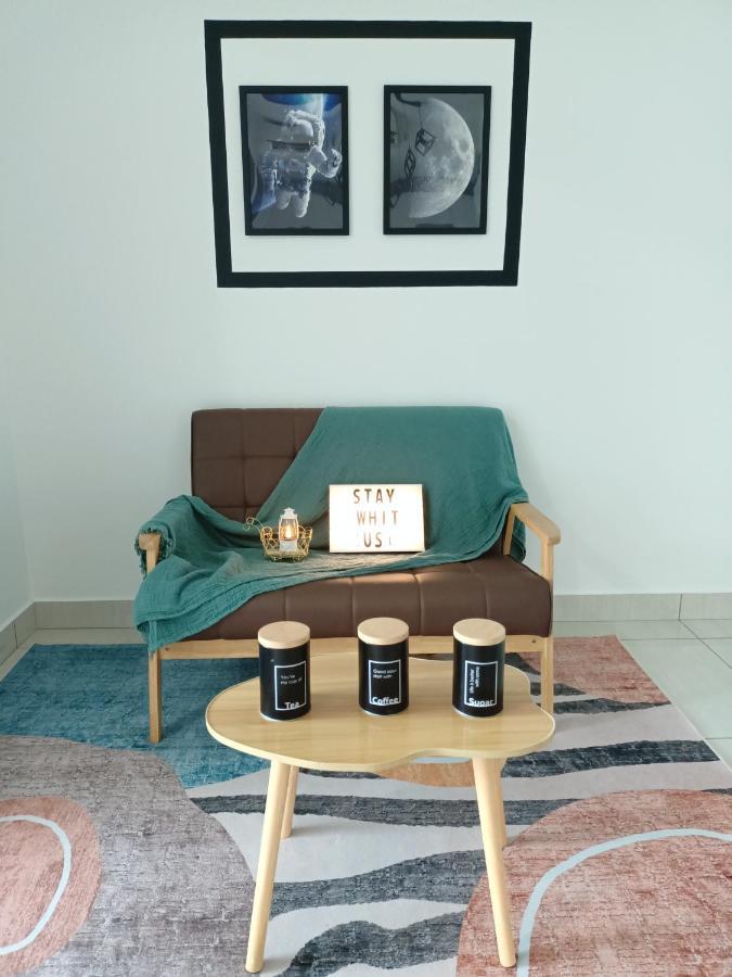 C1113 Almas Suites Galaxy Space Netflix By Stay نوساجايا المظهر الخارجي الصورة