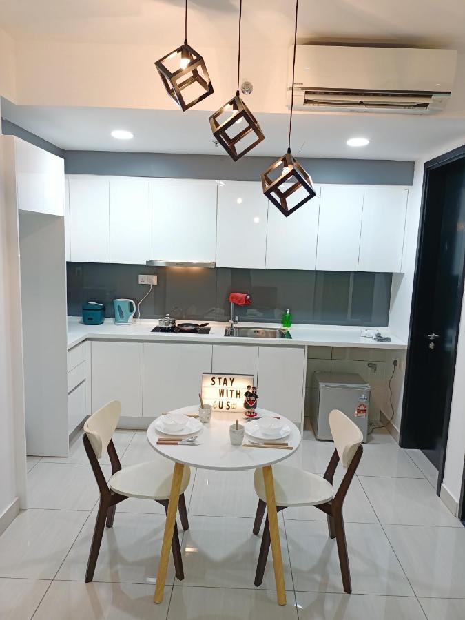 C1113 Almas Suites Galaxy Space Netflix By Stay نوساجايا المظهر الخارجي الصورة
